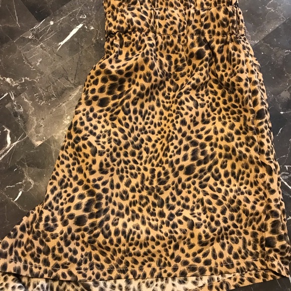 Adorable cheetah print shorts/ stretchy waist ❤️😊 - Picture 2 of 5